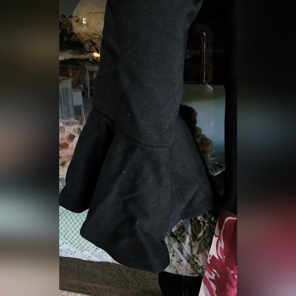Woosunze Black Dress - Picture 4 of 7